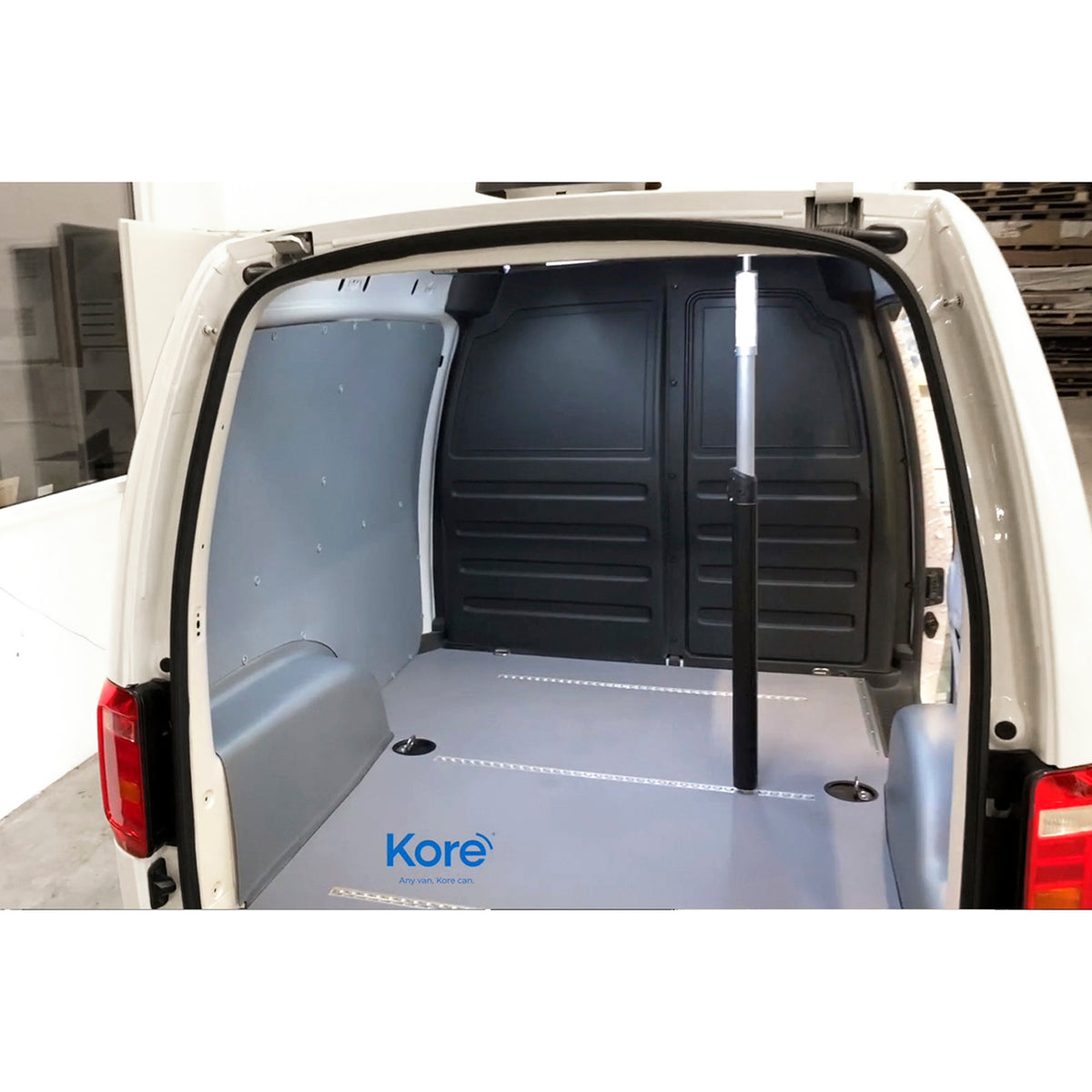 Capitonaj pereti KoskiFutura gri deschis de 4 mm pentru VOLKSWAGEN Crafter RWD L5H3 model 2017 -, cu tractiune spate si usi culisante pe partea dreapta, cu geamuri, suprafata de 16.79 mp