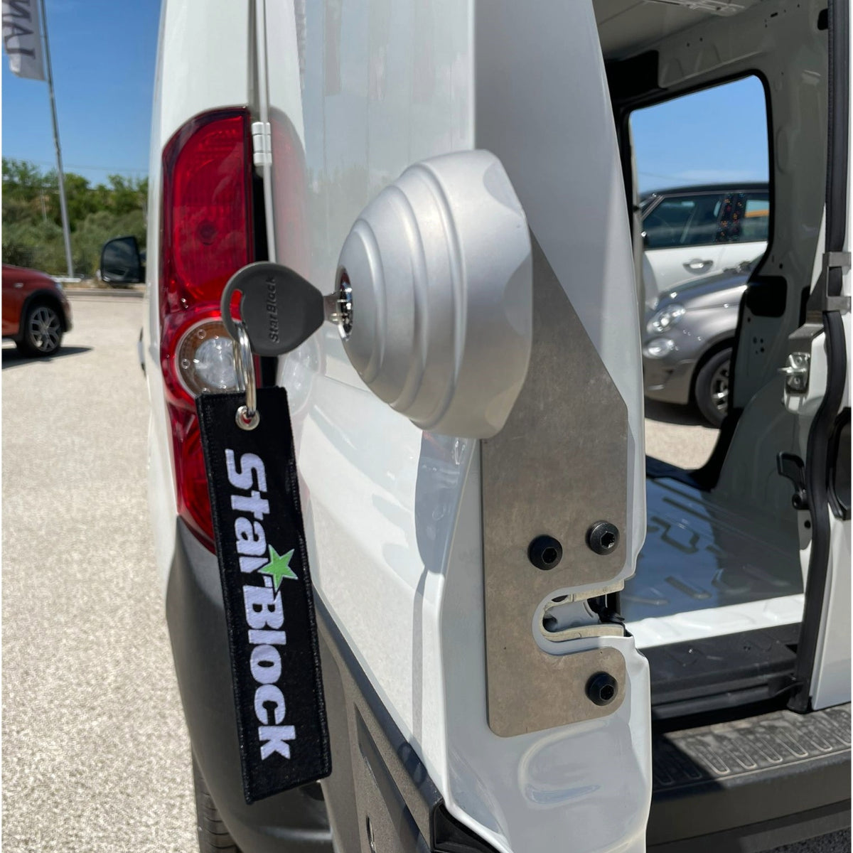 Set de 2 incuietori antifurt profesionale CARGOBLOCK (spate si lateral) pentru Fiat Doblo si Opel Combo (versiunea anterioara)