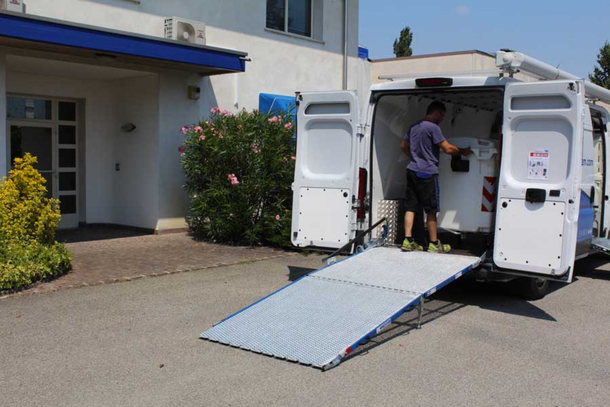 Rampa de incarcare WM PC-R, latime 100 cm, lungime 210 cm, capacitate suportata 500 kg